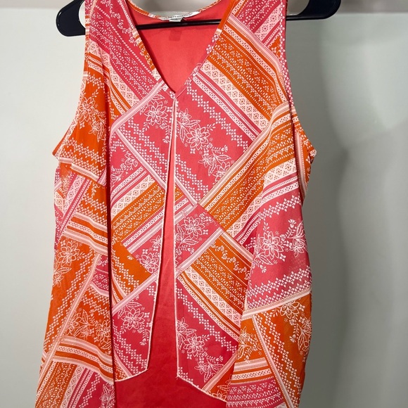 Counterparts Red and White Asymmetrical Sleeveless Tank Top - Picture 3 of 4